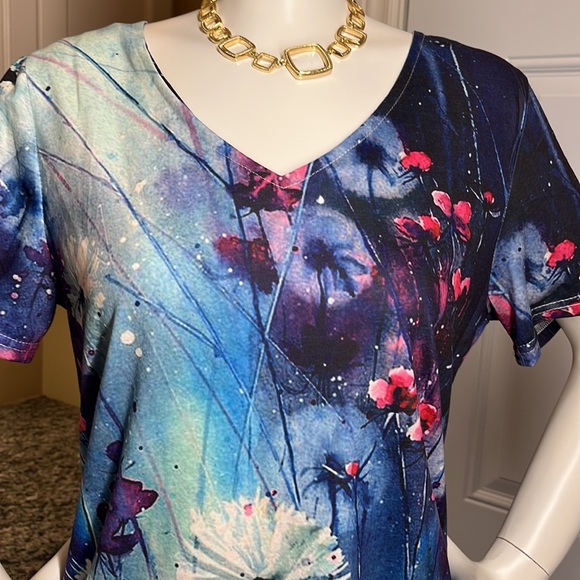 New medium Tshirt - Picture 3 of 5